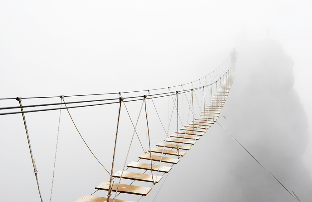 Brücke im Nebel_Ethiktag - _ Svetlana Lukienko - stock.adobe.com